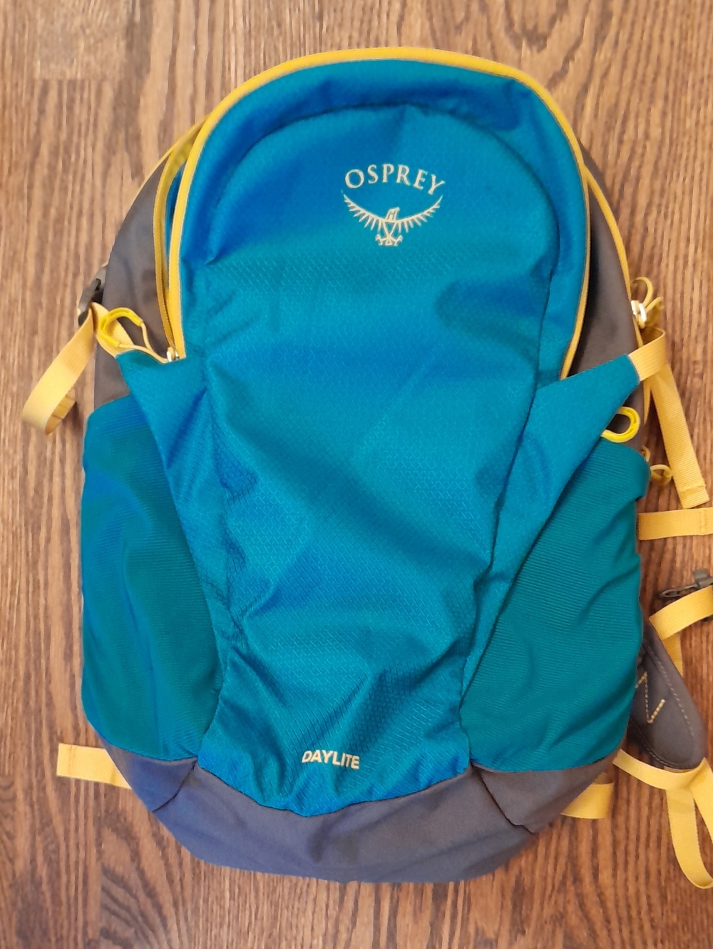 Ospey Daylite Plus Gray, Turquiose & Olive Backpack, 20 L
